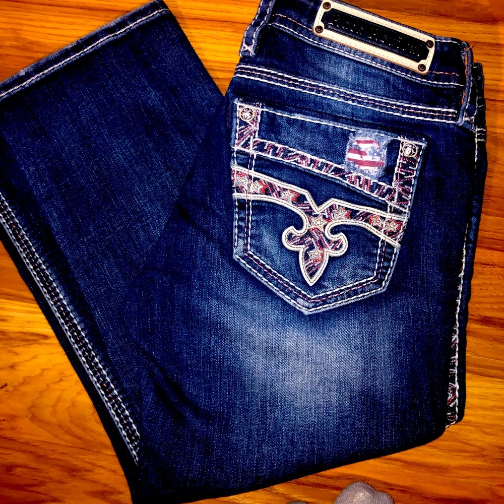 Rock revival jeans size 28. Never worn these one time. Very nice jeans!!